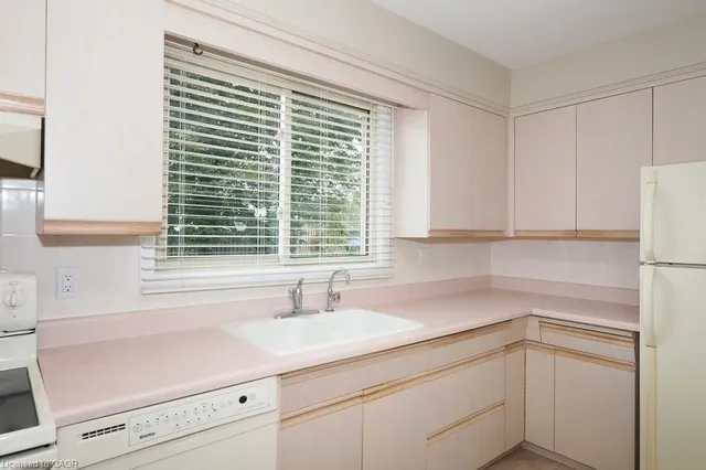 Additional image 14 of 15 Niagara Rd