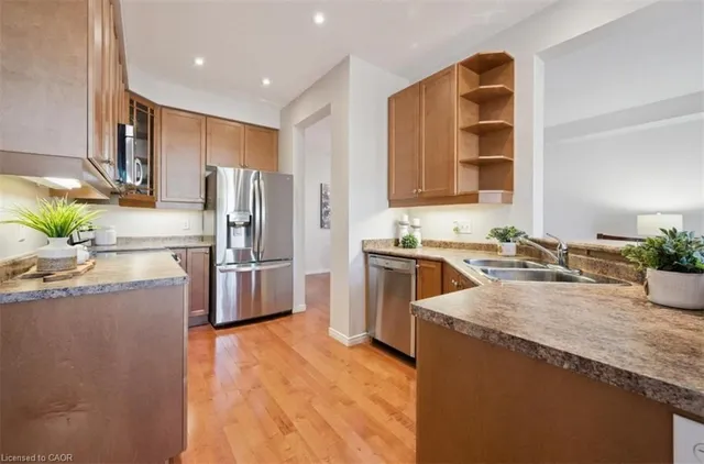 Additional image 14 of 416 Beaumont Cres