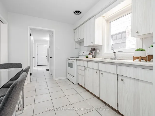Additional image 15 of 157 1/2 Roslin Ave
