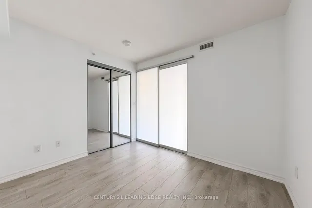 Additional image 20 of 386 Yonge St Unit 1904