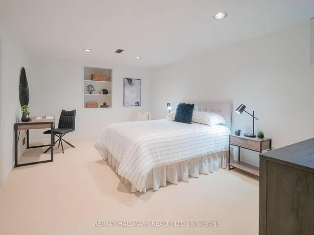 Additional image 31 of 34 Guernsey Dr