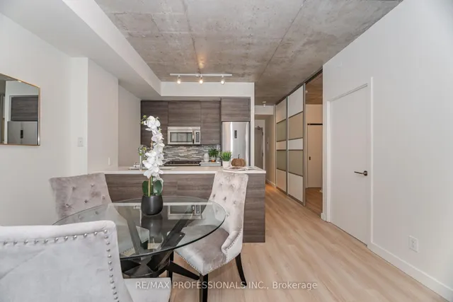 Additional image 17 of 111 Bathurst St Unit 716
