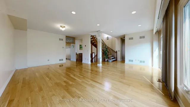 Additional image 7 of 33 Carnival Crt