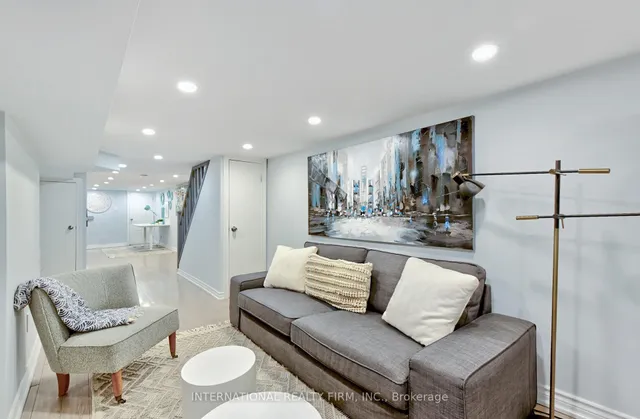 Additional image 30 of 717 Palmerston Ave