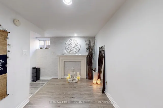 Additional image 36 of 126 Laurel Ave