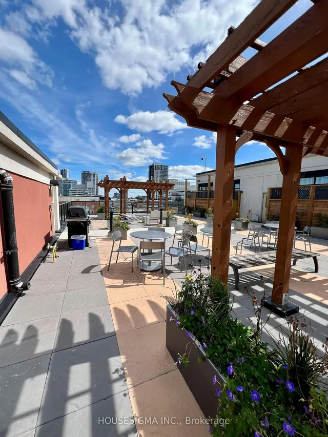 Additional image 21 of 404 King St Unit 109