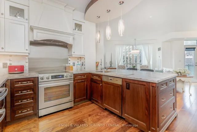 Additional image 6 of 300 Bloor St Unit 2107