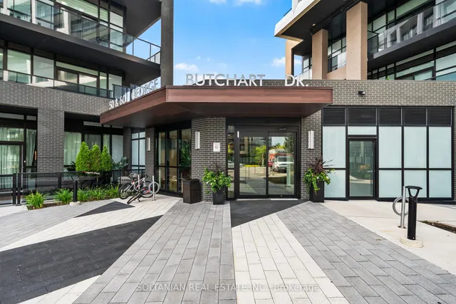 50 George Butchart Dr Unit 810