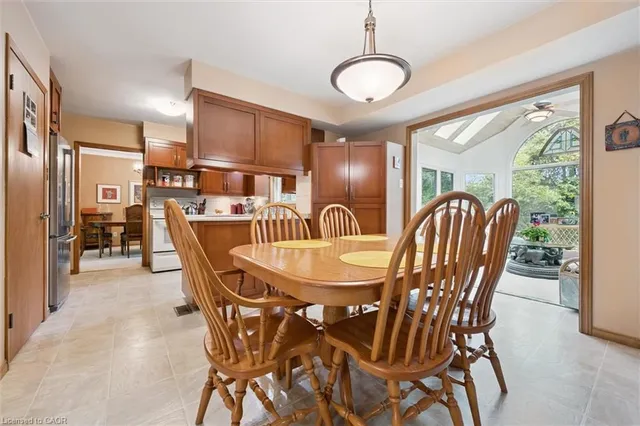 Additional image 28 of 46 Larkspur Cres
