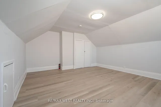 Additional image 35 of 115 Edwin Ave