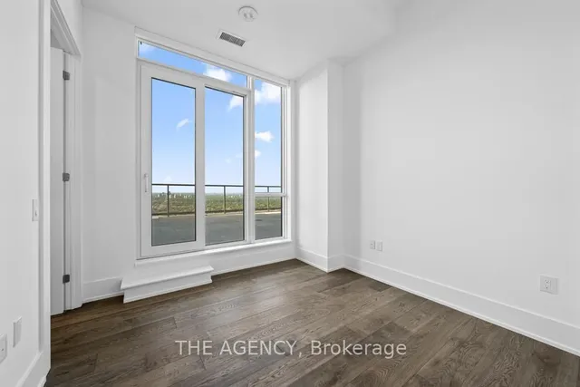 Additional image 9 of 39 Roehampton Ave Unit 4506