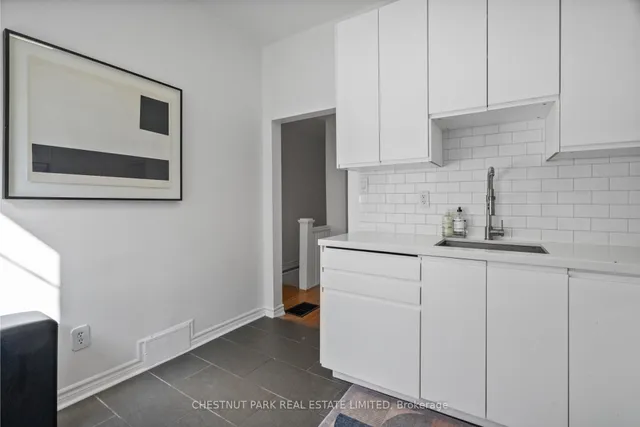 Additional image 26 of 371 Howland Ave