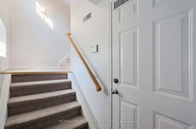 Additional image 34 of 3890 Bloor St Unit 6