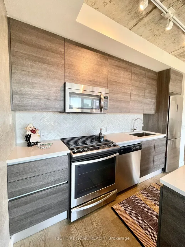 Additional image 7 of 111 Bathurst St Unit 1205