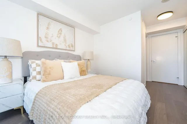 Additional image 13 of 255 Village Green Sq Unit 1003