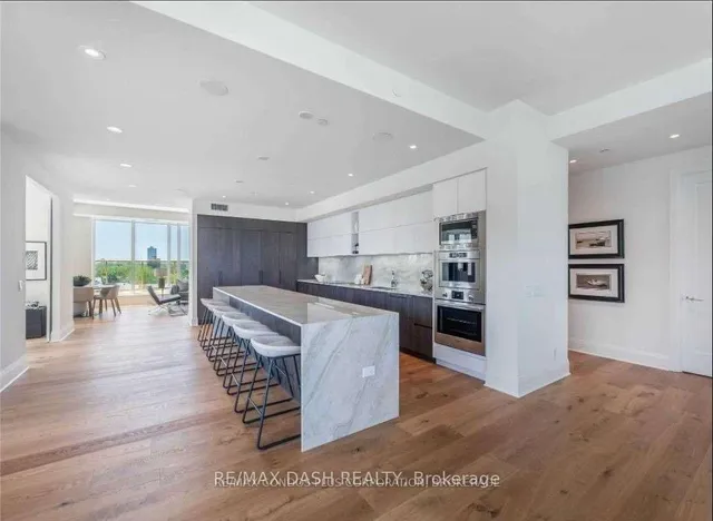 Additional image 10 of 151 Avenue Rd Unit 806