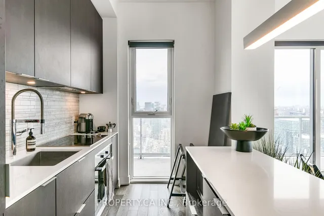 Additional image 21 of 10 Prince Arthur Ave Unit 403