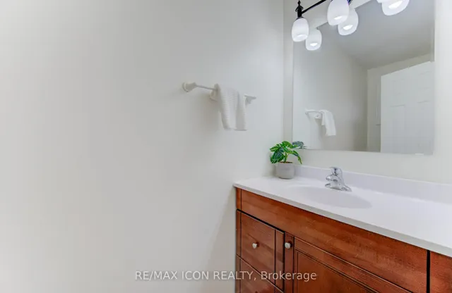 Additional image 18 of 43 Winding Way