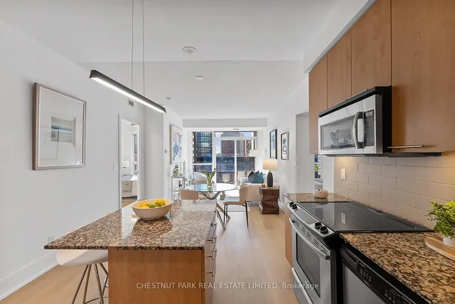 Additional image 11 of 70 Roehampton Ave Unit 719