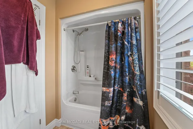 Additional image 28 of 32 Pennsylvania Cres