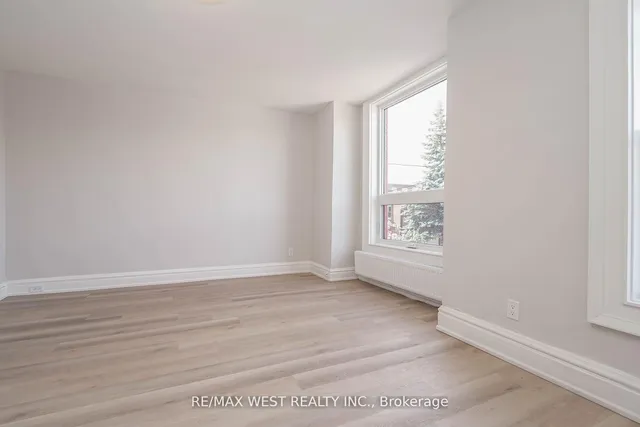 Additional image 33 of 115 Edwin Ave
