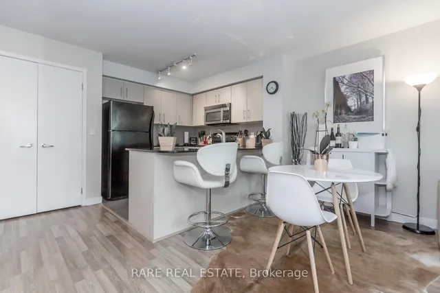 Additional image 7 of 12 Yonge St Unit 501