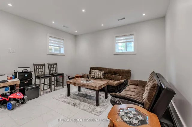 Additional image 35 of 4 Dunrobin Dr