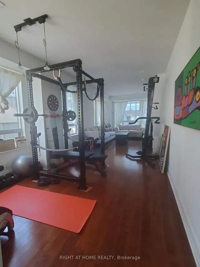 Additional image 3 of 102 Bloor St Unit 809