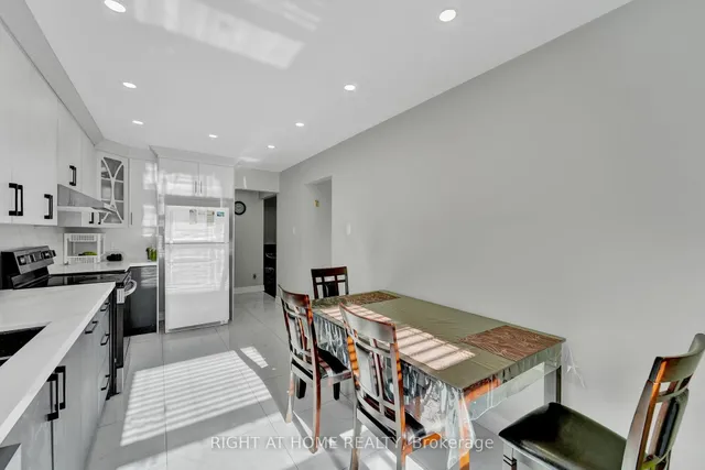 Additional image 16 of 105 Hupfield Tr