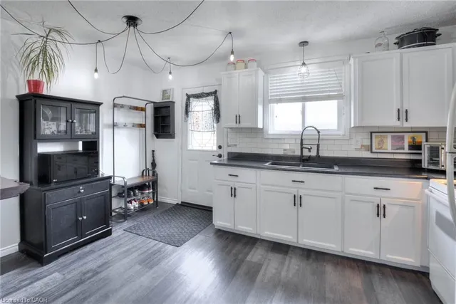 Additional image 15 of 231 Fergus Ave