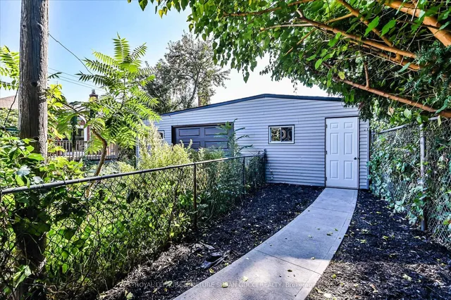 Additional image 33 of 972 Cosburn Ave