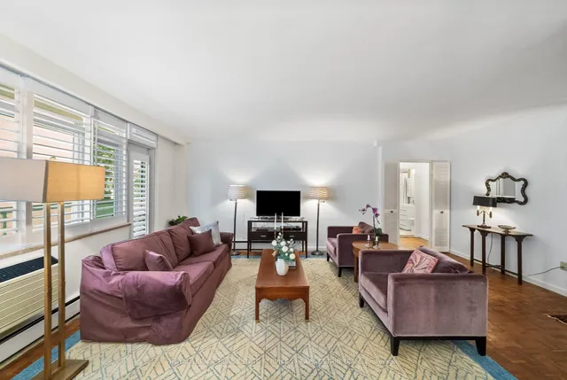 Additional image 2 of 581 Avenue Rd Unit 204