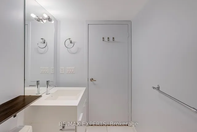 Additional image 18 of 25 Capreol Crt Unit 506