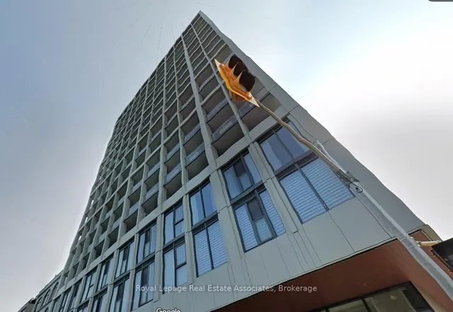 2020 Bathurst St Unit 211