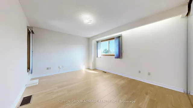 Additional image 29 of 33 Carnival Crt