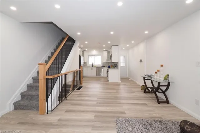 Additional image 12 of 50 Westmount Rd Unit 8