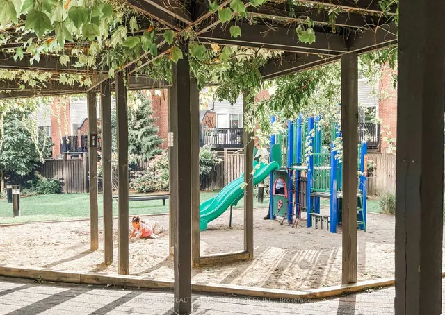 Additional image 13 of 701 King St Unit 813