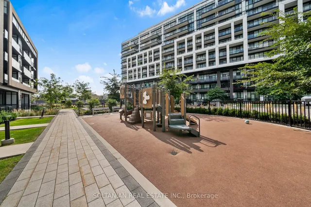 Additional image 47 of 50 George Butchart Dr Unit 810