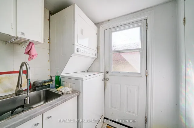 Additional image 39 of 74 Bloomington Cres