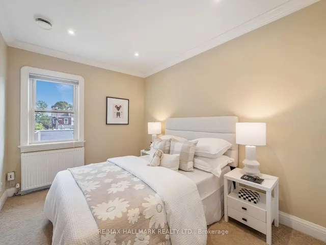 Additional image 22 of 839 Carlaw Ave