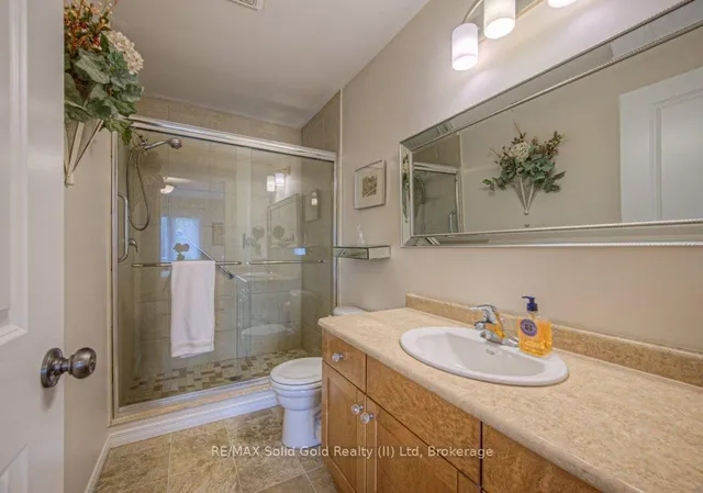 Additional image 18 of 970 Zeller Cres