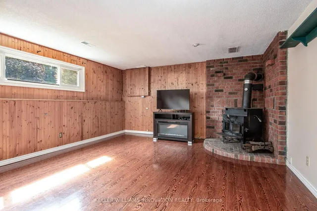 Additional image 32 of 64 Sabrina Cres