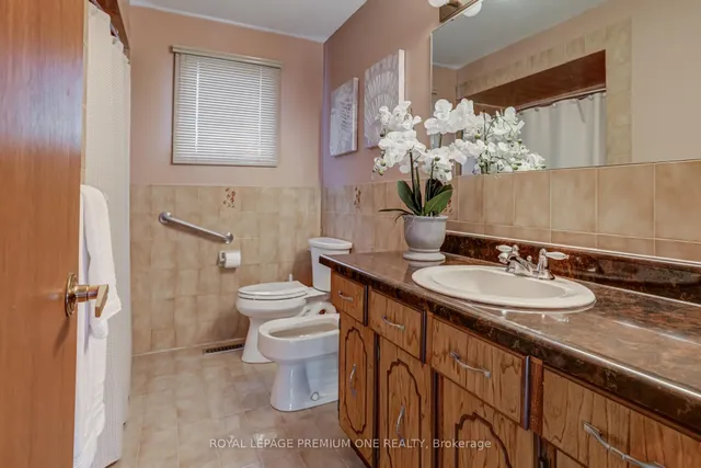 Additional image 32 of 41 Whitley Ave