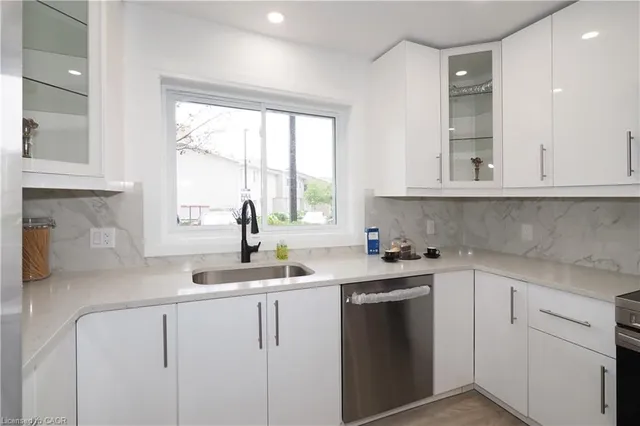 Additional image 18 of 50 Westmount Rd Unit 8