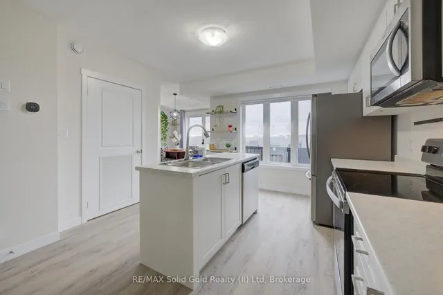 Additional image 3 of 160 Rochefort St Unit A4