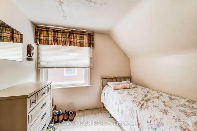 Additional image 30 of 105 Lorne Cres