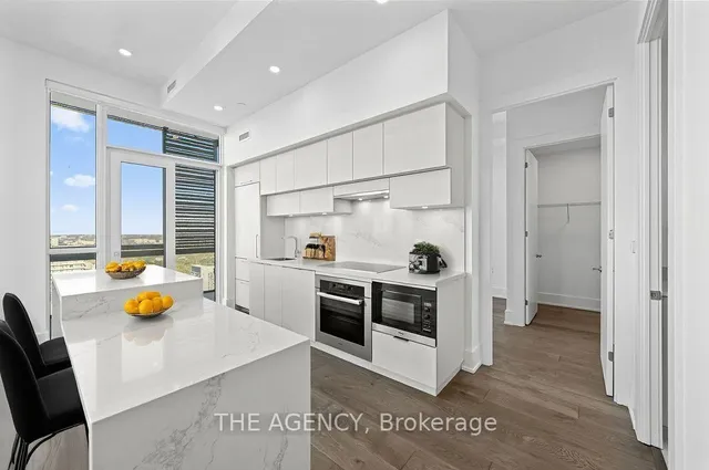 Additional image 11 of 39 Roehampton Ave Unit 4506