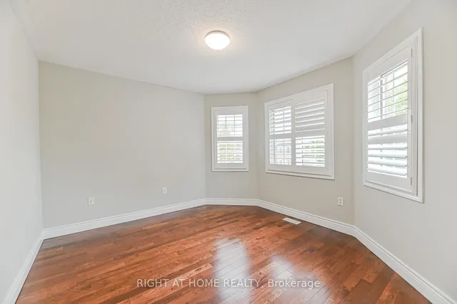 Additional image 24 of 21 Hoptree Ave