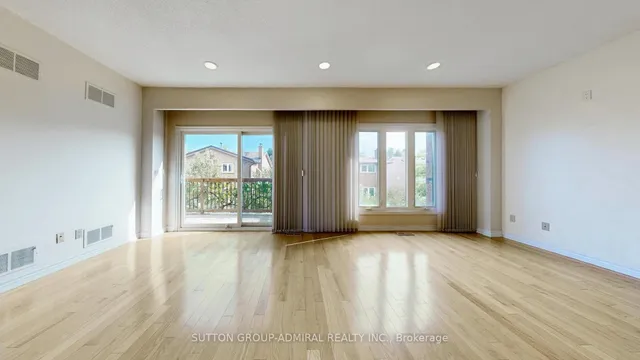 Additional image 9 of 33 Carnival Crt