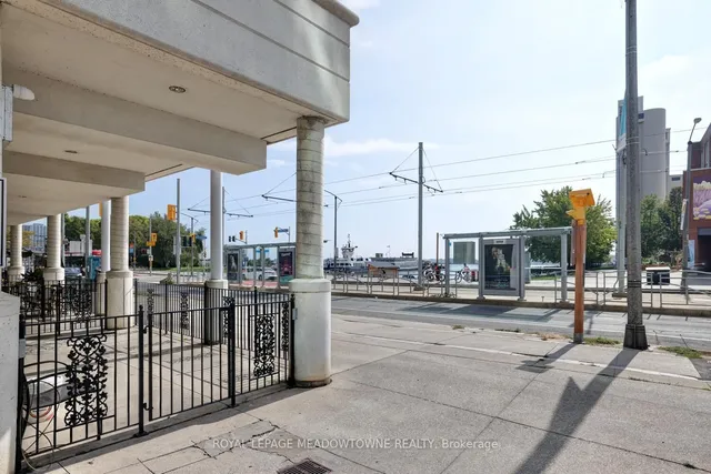 Additional image 31 of 600 Queens Quay Unit 633
